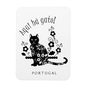 Black cat with flowers and Portuguese expression Magnet