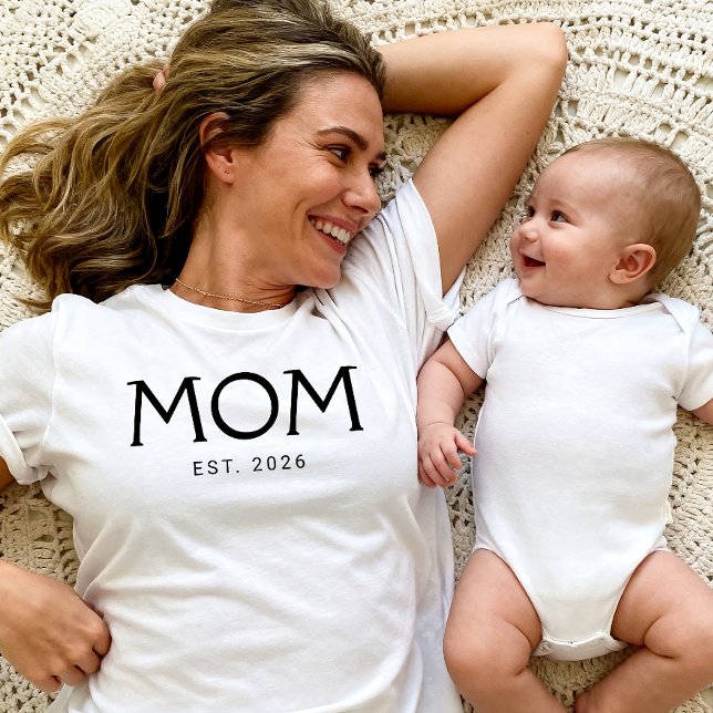 Black Classic Typography Established Mom T-Shirt (Creator Uploaded)