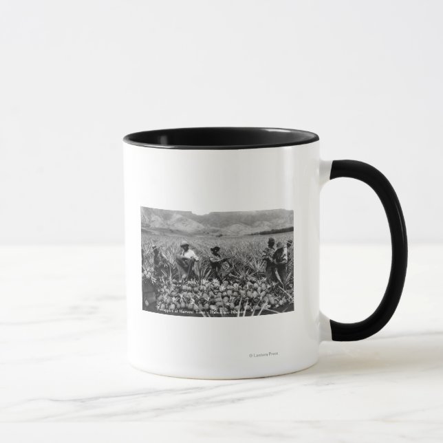 Black Men picking Pineapple at harvest - Mug (Right)