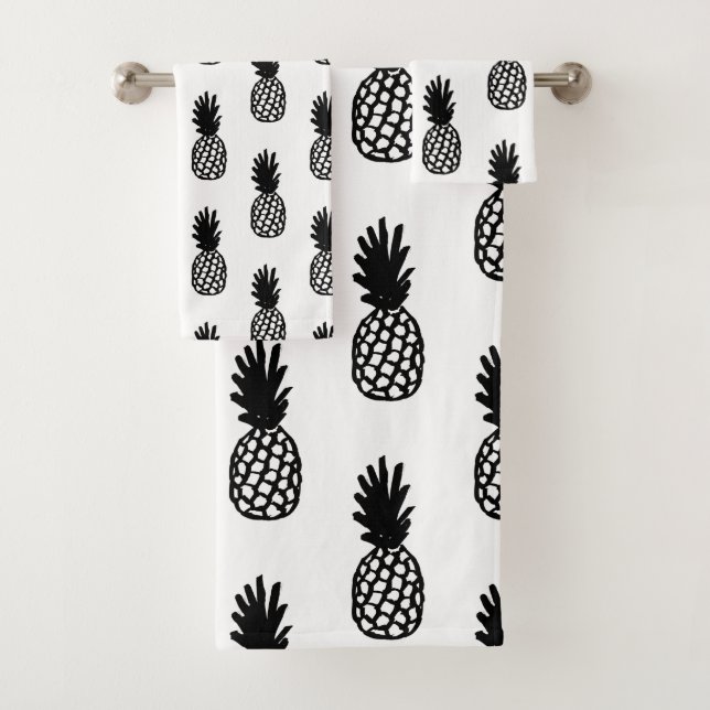 Black Pineapple Pattern Bath Towel Set (Insitu)