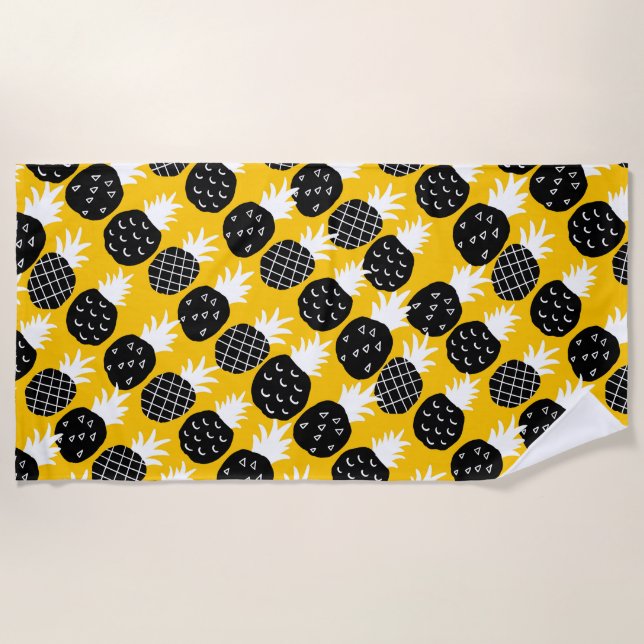 Black pineapples beach towel (Front)