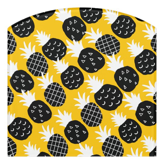 Black pineapples door sign (Contour Front)