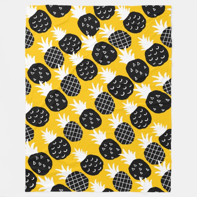 Black pineapples fleece blanket (Front)