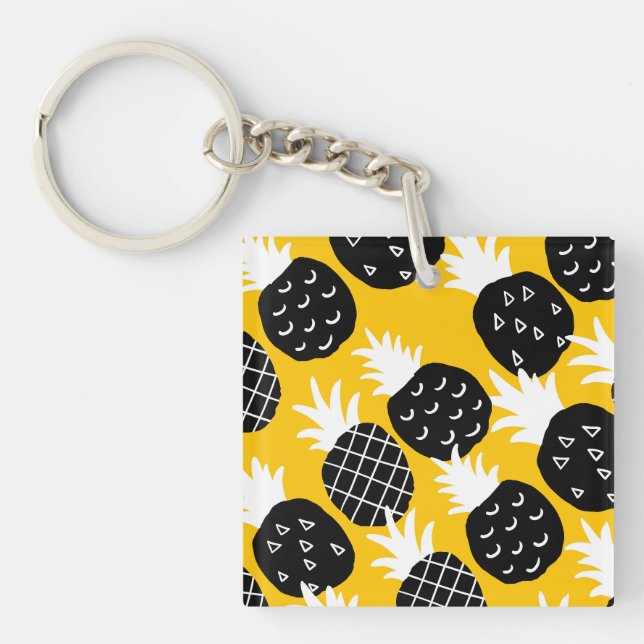 Black pineapples keychain (Front)