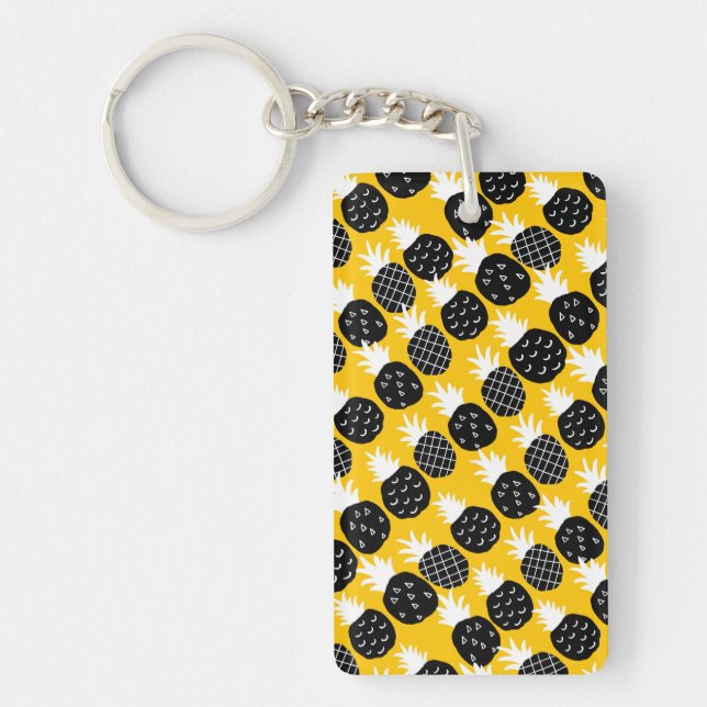 Black pineapples keychain (Front)