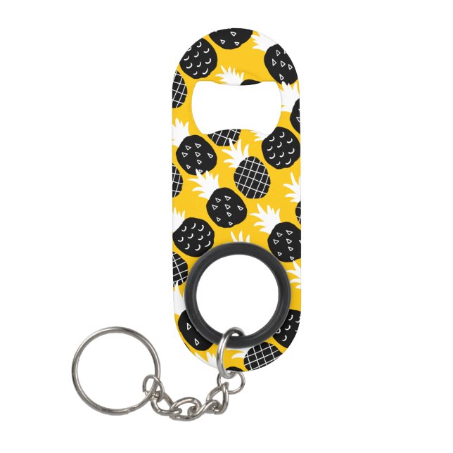 Black pineapples keychain bottle opener (Front)