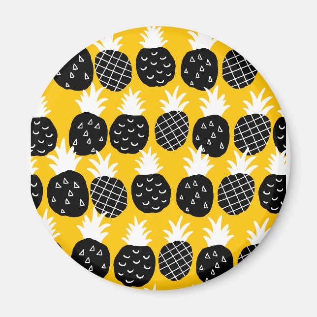 Black pineapples magnet (Front)