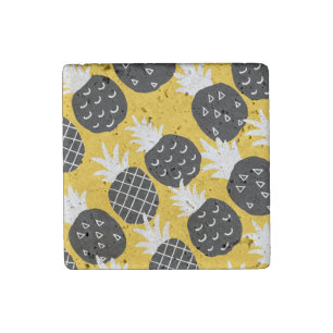 Black pineapples stone magnet