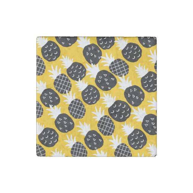 Black pineapples stone magnet (Front)