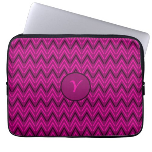Black pink zigzag pattern laptop sleeve