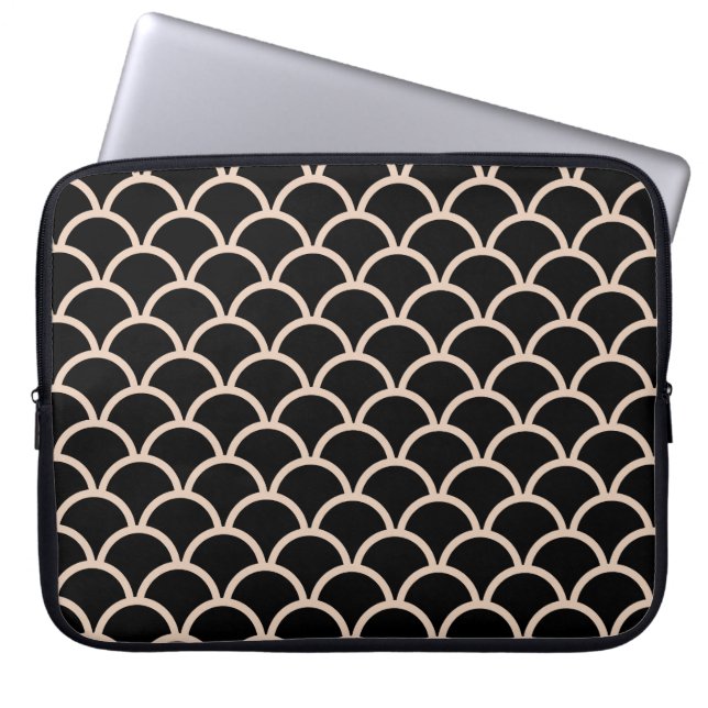 Black Scallop Pattern Laptop Sleeve (Front)