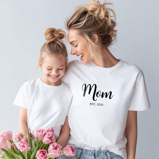 Black Script Established Mom T-Shirt (Mom established playful script text t-shirt - a perfect gift for Mothers day)