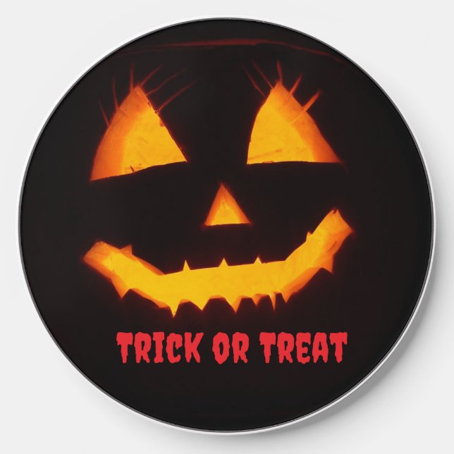 Black Trick or Treat Smile Pumpkin Halloween  Wireless Charger (Front)