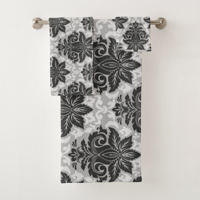 Black-White Floral Bath Towel Set (Insitu)