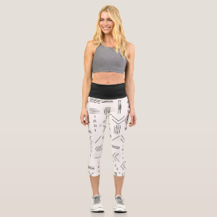 Black White Gorgeous Modern Geometric Pattern Capri Leggings