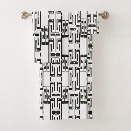 Black White Interlocking Maze Pattern Bath Towels