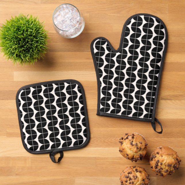 Black & White Mid Century Modern Abstract Pattern Oven Mitt & Pot Holder Set (Top Down)