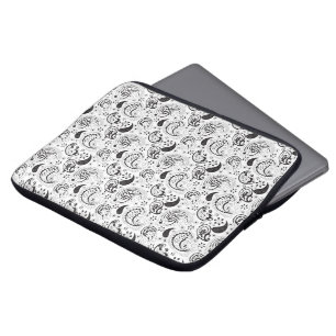 Black & White Paisley Pattern –Elegant Textile Art Laptop Sleeve