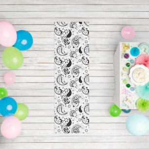 Black & White Paisley Pattern –Elegant Textile Art Runner