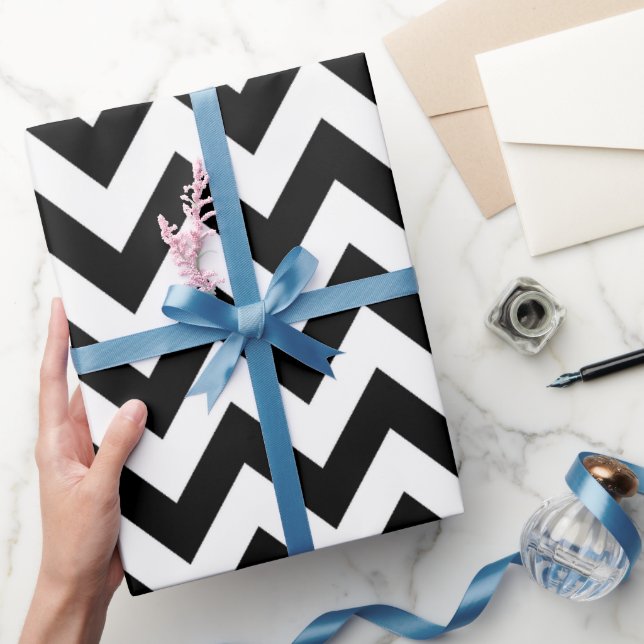 Black White pattern Chevron wrapping paper (Gifting)