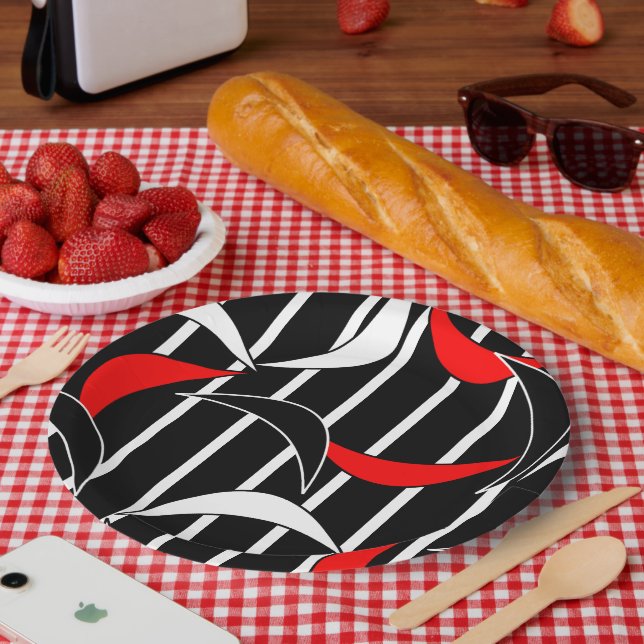 Black, white, red modern art paper plates (Picnic)