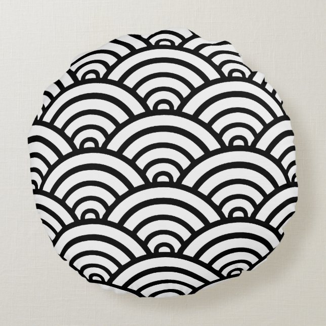 Black & White Scallop Pattern Round Pillow (Back)