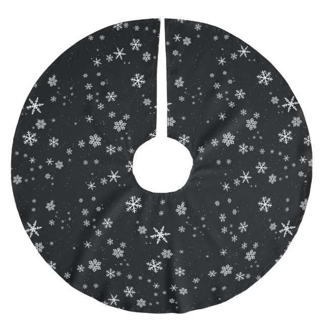 Black & White Snowflake Pattern  Brushed Polyester Tree Skirt (Front)