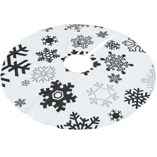 Black & White Snowflakes Brushed Polyester Tree Skirt