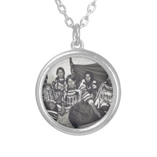 Blackfeet Indian Ladies Vintage Stereoview Silver Plated Necklace