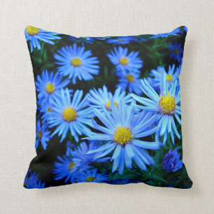 Blaue Blume Throw Pillow