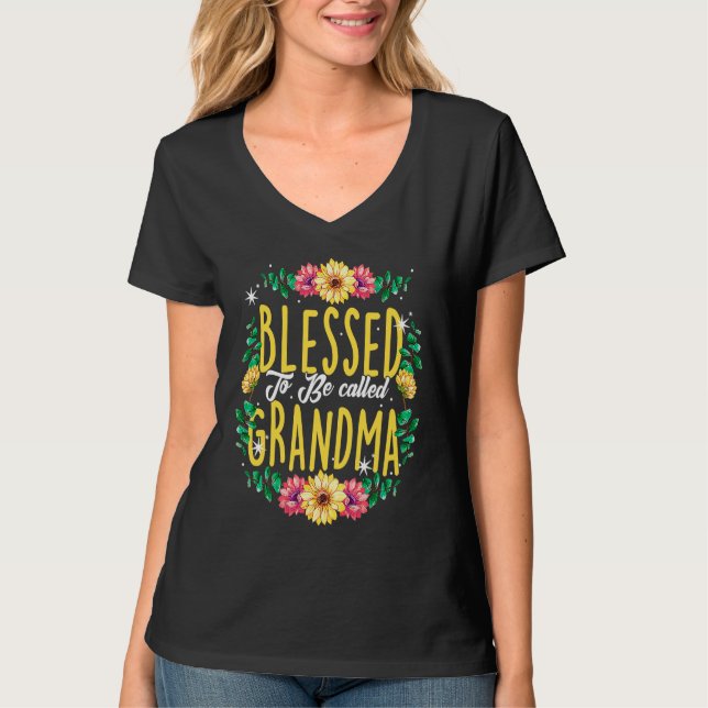 Blessed To Be Called Grandma Flowers Grandmother M T-Shirt (Front)