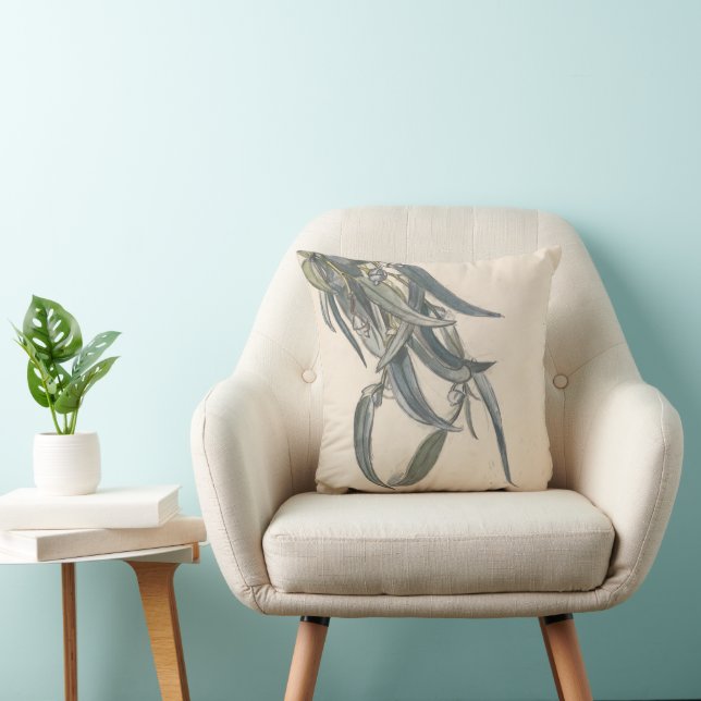 Bloeiende tak van een eucalyptus  throw pillow (Chair)