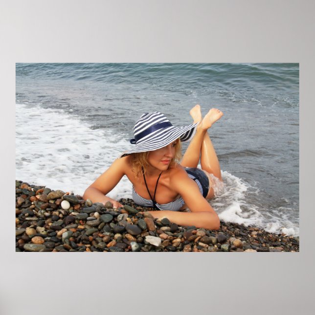 Blond woman at the beach poster (Front)