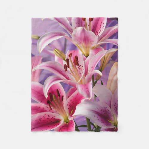 BLOOMING ELEGANCE A CINEMATIC FLORAL SHOWCASE FLEECE BLANKET