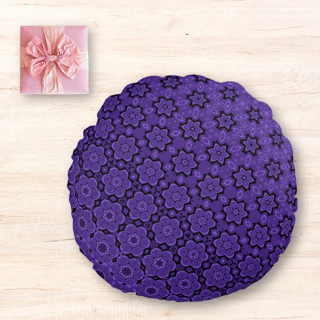  Blossoming Star Mandala Purple Round Pillow (Creator Uploaded)