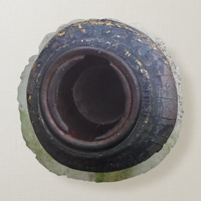 Blue and teal rusty truck close-up round pillow (Front)