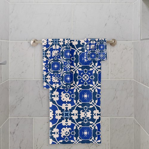 Blue and White Classic Elegant Damask Pattern Bath Towel Set