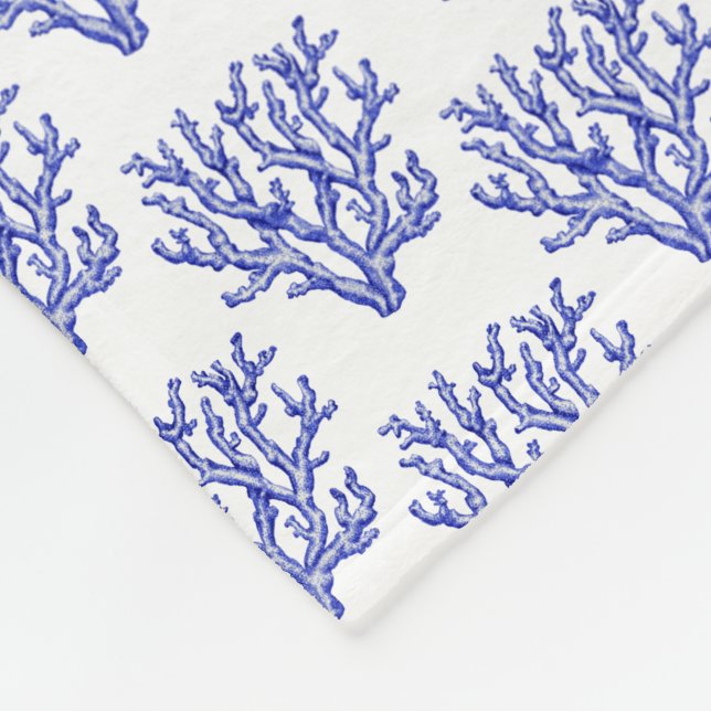 Blue and white sea coral fleece blanket (Corner)