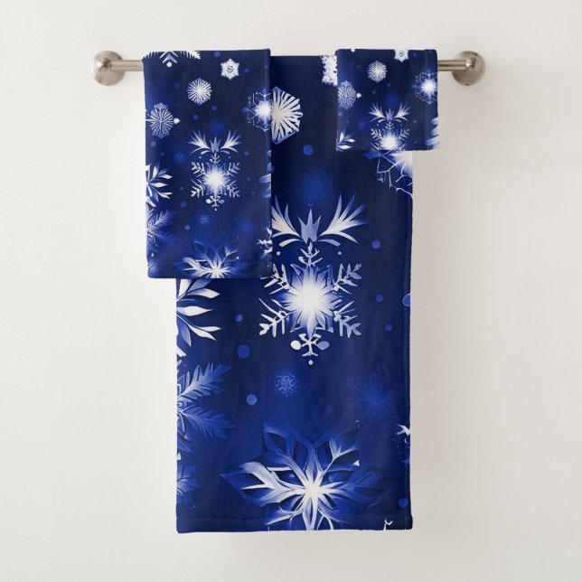 Blue And White Snowflake Pattern Bath Towel Set (Insitu)