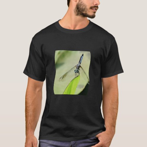 Blue Dragonfly green leaf Photo Nature Lovers T_Shirt