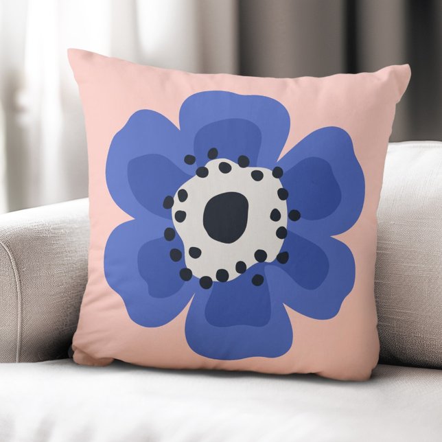 Blue flower light pink throw pillow (Blue flower light pink throw pillow)