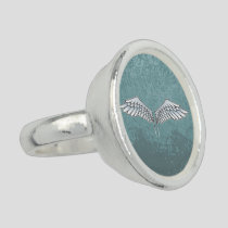 Blue-gray wings ring