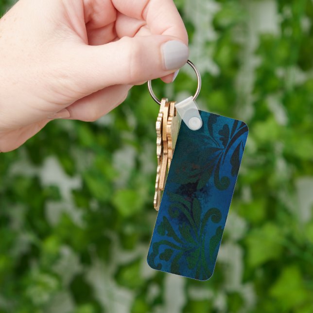 blue keychain (Hand)