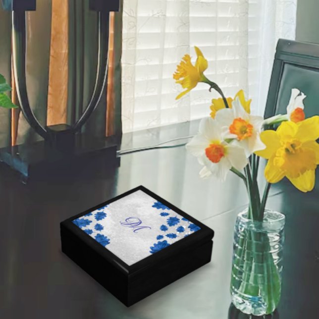 blue oak leaf pattern in gray concrete stone gift box (Creator Uploaded)