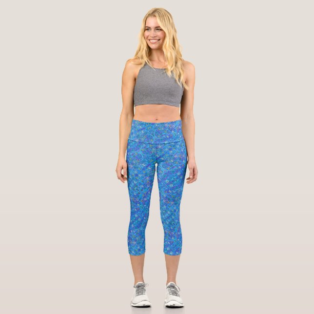 Blue sea stars in wonderful fanciful design capri leggings (Front)