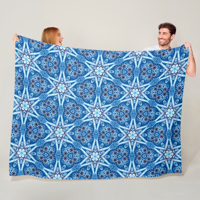 Blue snowy floral pattern fleece blanket (In Situ)