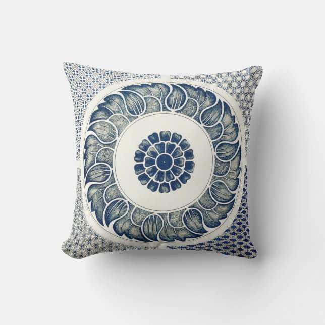 Blue White Floral Chinese Round Throw Pillow (Front)