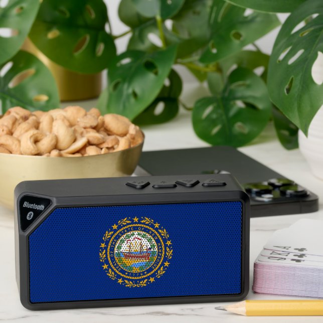 Bluetooth speakers with flag of New Hampshire (Insitu(Table))
