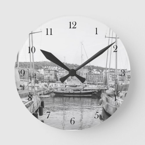 BnW Nice port Round Clock