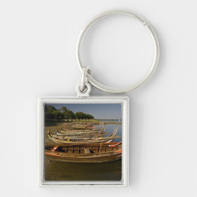 Boats on lake between Kyauktawgyi Paya and Keychain (Front)
